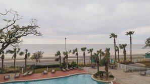 من حمّامات السباحة المغطاة، حمّام سباحة خارجي