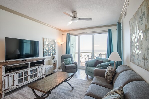 Appart'hôtel, plusieurs lits, piscine privée, vue plage | Salle de séjour