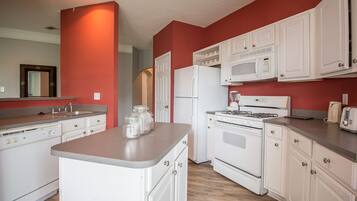 Condo, Multiple Beds, Private Pool | Private kitchen | Fridge, microwave, stovetop, dishwasher