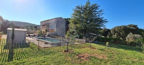 Outdoor pool - Beautiful century-old farmhouse, large converted vaulted room, land & swimming pool  (Goudargues)
