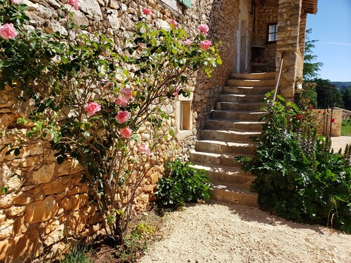 Beautiful century-old farmhouse, large converted vaulted room, land & swimming pool 