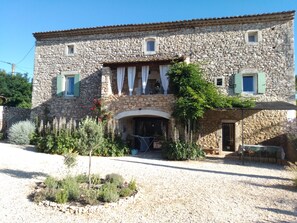 Exterior - Beautiful century-old farmhouse, large converted vaulted room, land & swimming pool  (Goudargues)