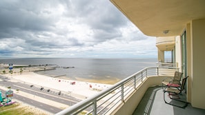 Condo, Berbilang Katil, Private Pool, Beach View | Balkoni