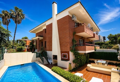 Salou Center Villa | Private Pool & BBQ