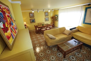 TV, fireplace - Salou Center Villa | Private Pool & BBQ (Salou)
