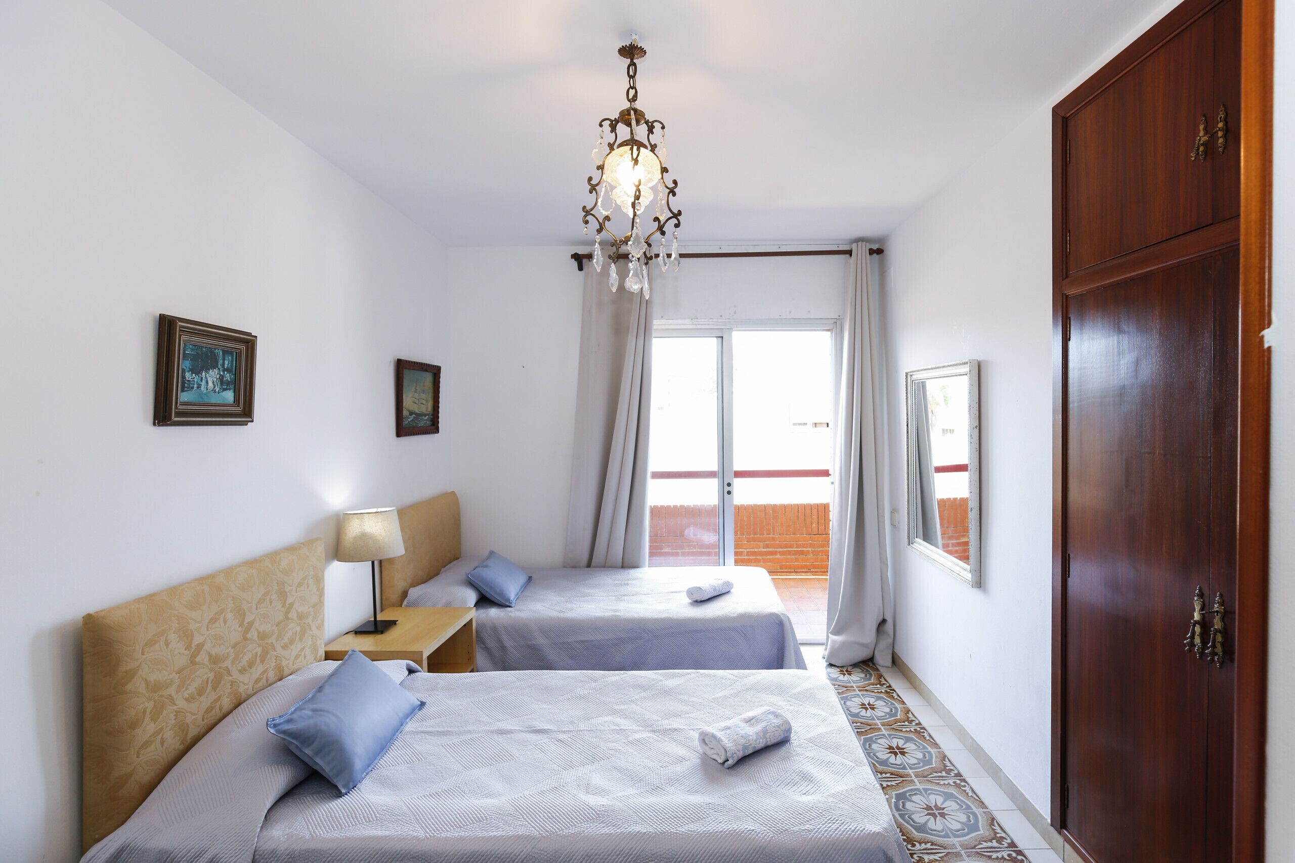 4 bedrooms, iron/ironing board, free WiFi, bed sheets