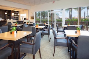 Dining - Encantada 3 Bedroom Townhome with Pool (2009) (Kissimmee)
