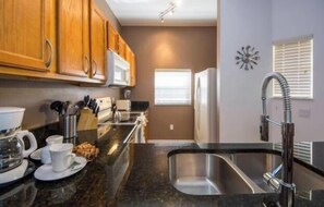 Fridge, microwave, oven, stovetop - Encantada 3 Bedroom Townhome with Pool (2009) (Kissimmee)