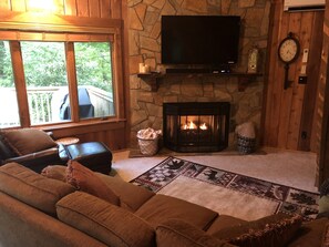 Smart TV, fireplace, DVD player