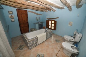 Toallas, jabón y papel higiénico