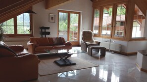 Smart-TV, Kamin, DVD-Player, Stereoanlage