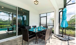 Outdoor dining - Traditional Villa with Screened In Pool at Encore (Kissimmee)