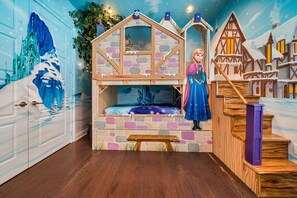 6 bedrooms, iron/ironing board, WiFi, bed sheets - Charming Chateau Style Villa with Water Views at Reunion (Kissimmee)