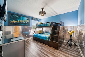 8 habitaciones, tabla de planchar con plancha, wifi y ropa de cama 