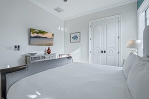 7 bedrooms, WiFi, bed sheets