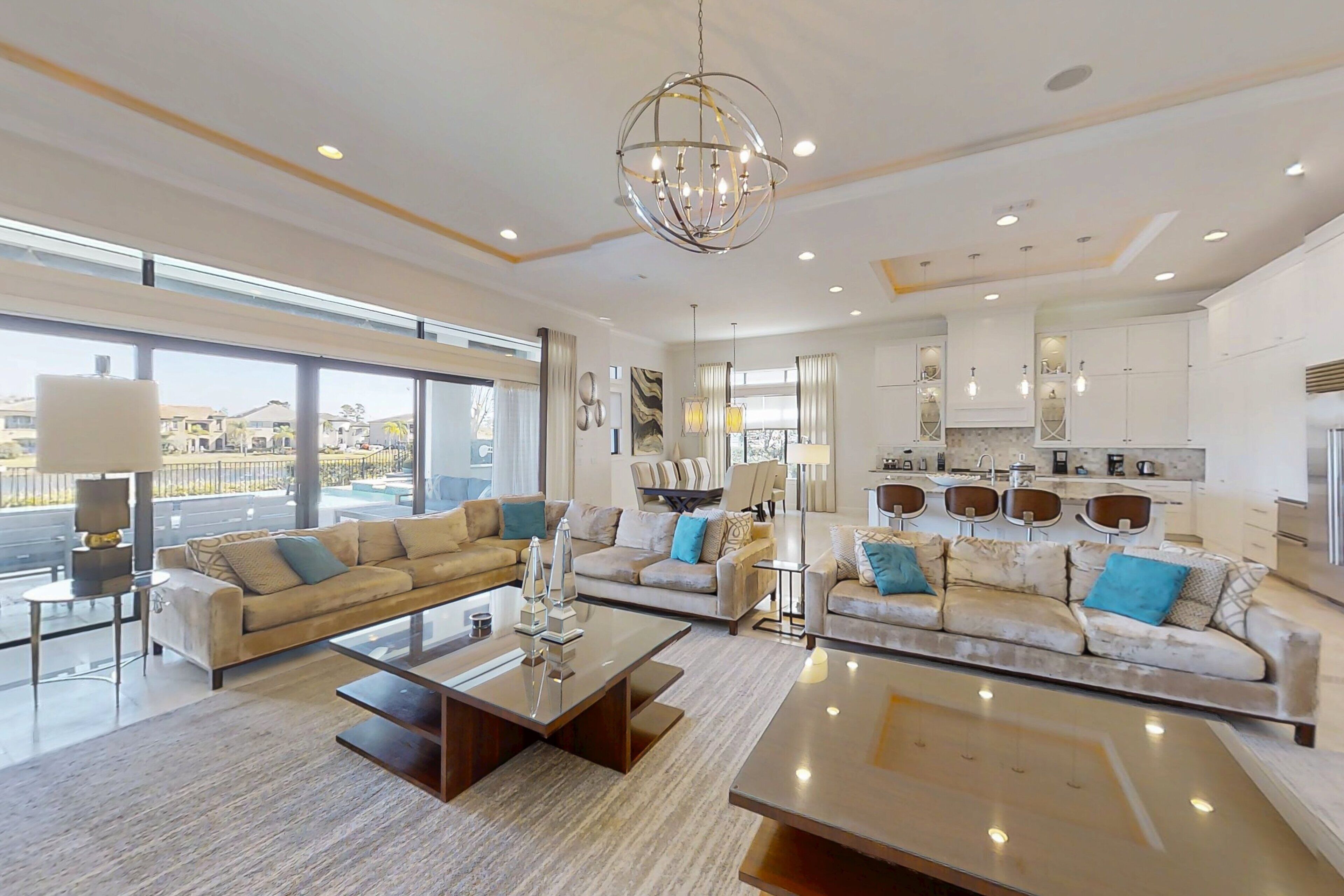 Televisión, consola de videojuegos, futbolito y estéreo 