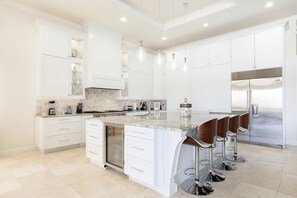 Fridge, microwave, oven, stovetop - Sun-Filled Haven with Sports Themed Game Room at Reunion (Reunion)