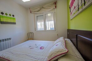 5 chambres, fer et planche à repasser, Wi-Fi gratuit, draps fournis