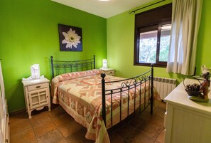 5 bedrooms, iron/ironing board, free WiFi