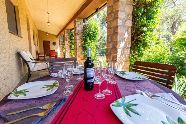 Outdoor dining