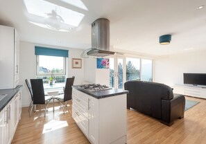 Interior - Modern, spacious 3-bedroom apartment in the heart of Glasgow's city centre. Sleeps 7. (Glasgow)