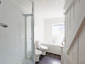 Combined shower/tub - Bankside, Middleton - sleeps 6 guests  in 3 bedrooms (Bognor Regis)