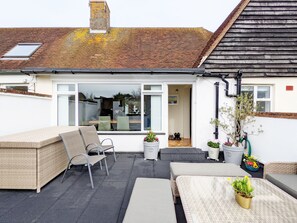 Outdoor dining - Bankside, Middleton - sleeps 6 guests  in 3 bedrooms (Bognor Regis)