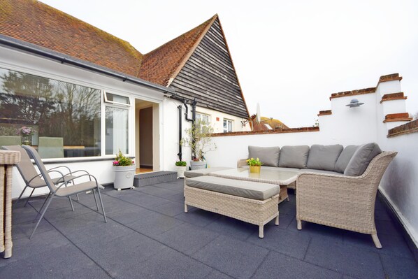 Terrace/patio - Bankside, Middleton - sleeps 6 guests in 3 bedrooms (Bognor Regis)