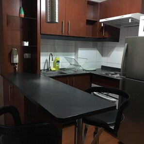 Microondas, horno, cafetera y tetera y tostadora 