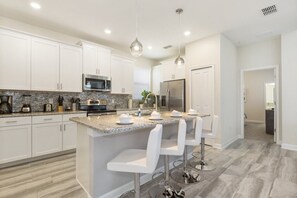 Fridge, microwave, stovetop, dishwasher