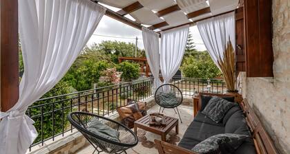 KALLIOPI STONEBUILT VILLA. PERUSTAMINEN, LUXURY