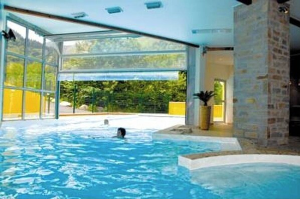 Piscine couverte, piscine extérieure