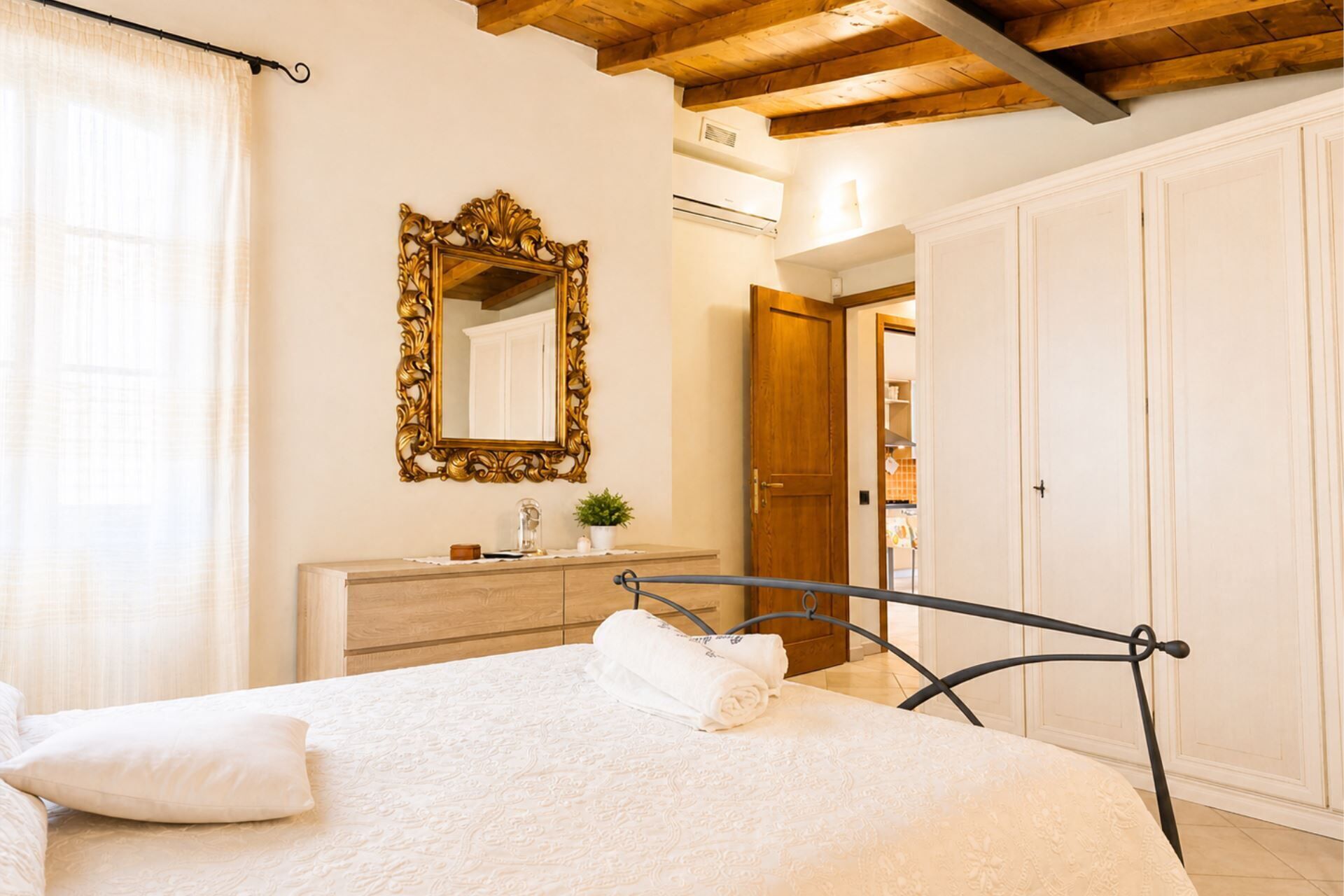 2 bedrooms, iron/ironing board, free WiFi, bed sheets