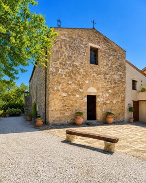 Exterior - Stunning private villa for 4 people with pool, A/C, WIFI, TV and terrace (Asciano)