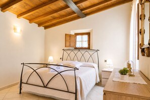 2 bedrooms, iron/ironing board, free WiFi, bed sheets - Wonderful private villa for 4 guests with pool, WIFI, A/C, TV and terrace (Asciano)