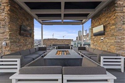 The All-Star! Deluxe Penthouse in Heart of Downtown