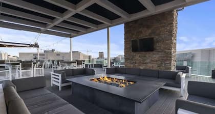 The All-Star! Deluxe Penthouse in Heart of Downtown