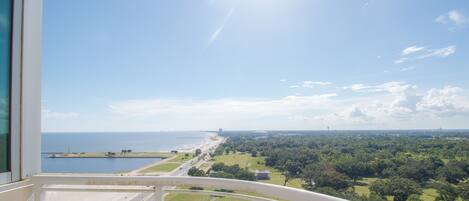 Condo, 1 cama King size, alberca privada, vista a la playa | Balcón