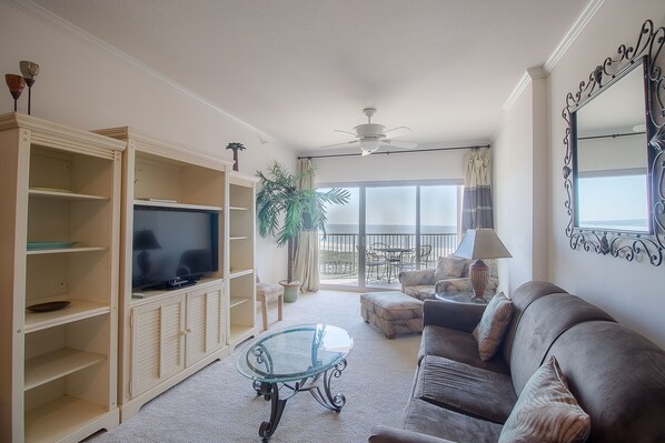 Apartment, Mehrere Betten, eigener Pool, Strandblick | Wohnzimmer