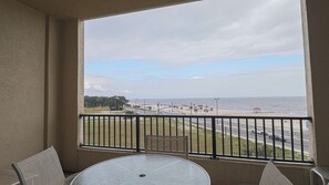 คอนโด, หล  ายเตียง, สระว่ายน้ำส่วนตัว, วิวชายหาด | ระเบียง