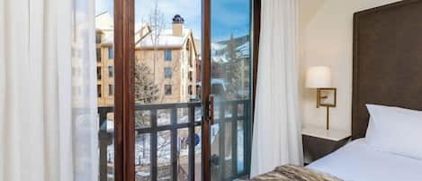1 bedroom, in-room safe, iron/ironing board, WiFi (free)
