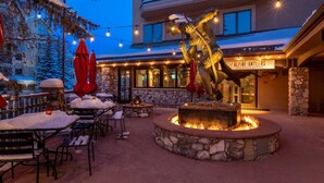 Outdoor dining - 1BR Beaver Creek Village condo with ski school access, pool, hot tub, WiFi (Beaver Creek)