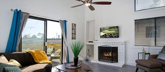 Amber Back · Stunning Beach Townhouse, newly remodeled
