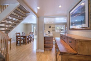 Interior - Walk to the lake (Tahoe City)