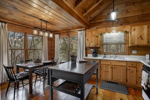 Dining - Welcome to Bearadise! Charming cabin 10 minutes to downtown Blue Ridge! (Cherry Log)