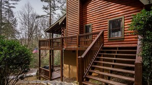 A log cabin with a wooden deck, a staircase, and a small porch area. - Welcome to Bearadise! Charming cabin 10 minutes to downtown Blue Ridge! (Cherry Log)