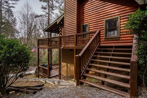 Exterior - Welcome to Bearadise! Charming cabin 10 minutes to downtown Blue Ridge! (Cherry Log)