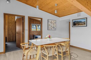Dining - Alps #201- LEED Gold Certified & Dog Friendly! (Canmore)