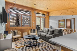 Smart TV, books - Alps #201- LEED Gold Certified & Dog Friendly! (Canmore)