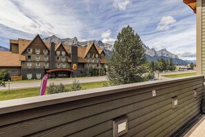 Property grounds - Alps #201- LEED Gold Certified & Dog Friendly! (Canmore)